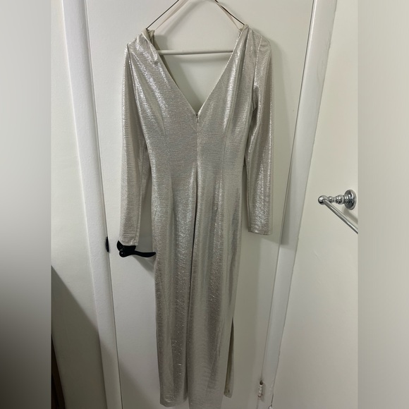Eliza J silver gown with sleeves - Picture 4 of 5